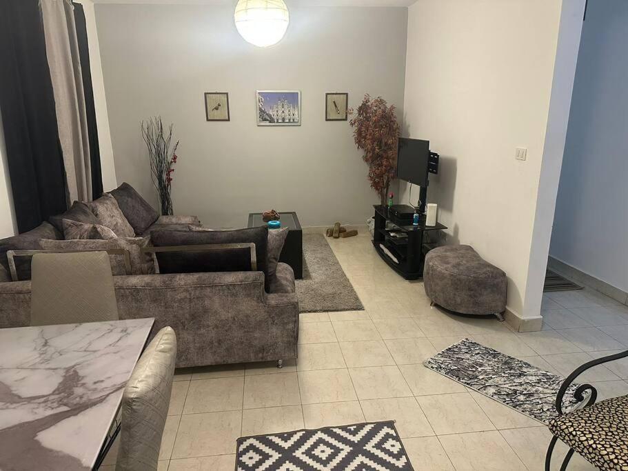 Al Rehab New 2 Bedrooms * Caïro